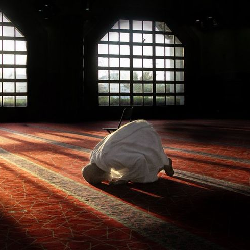 Ramadan in Saudi Arabia: Nights of Prayer, Generosity, and Gathering